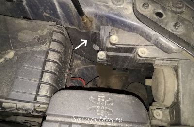 Замена лампы ближнего света на VW Touran 1T2