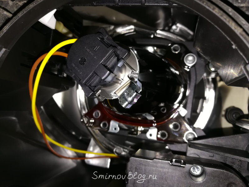 Замена лампы ближнего света на VW Touran 1T2 Замена лампы ближнего света на VW Touran 1T2