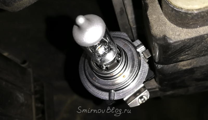 Замена лампы ближнего света на VW Touran 1T2 Замена лампы ближнего света на VW Touran 1T2