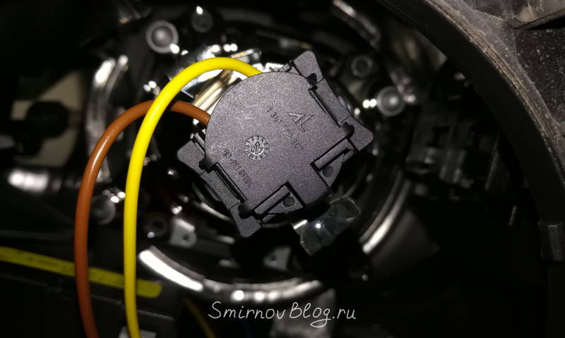 Замена лампы ближнего света на VW Touran 1T2 Замена лампы ближнего света на VW Touran 1T2