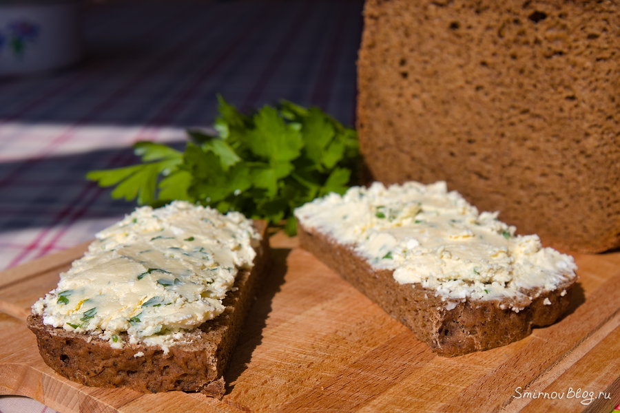 Рецепт «Брынза с чесноком, сливочным маслом и зеленью»