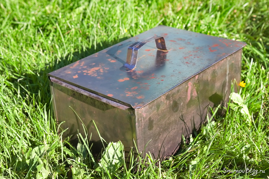 Как коптить рыбу на мангале в коптильне?