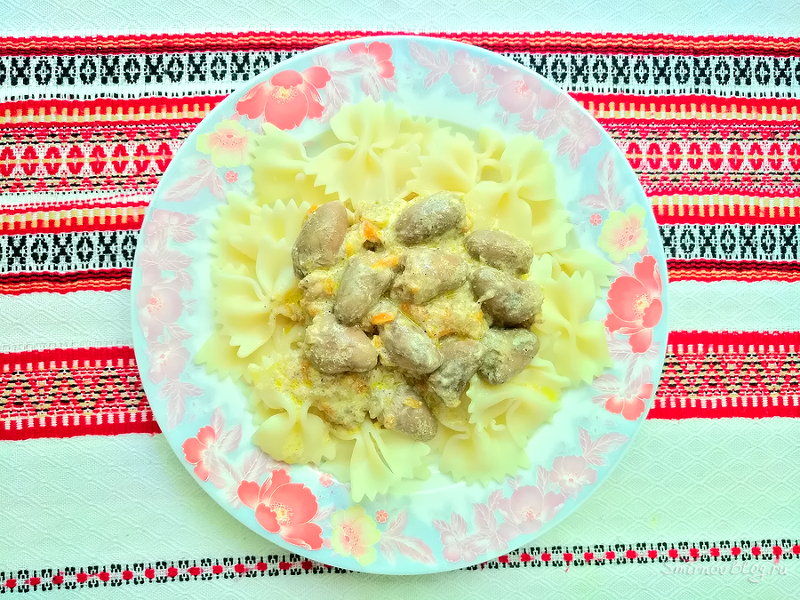 Куриные сердечки в сметанном соусе