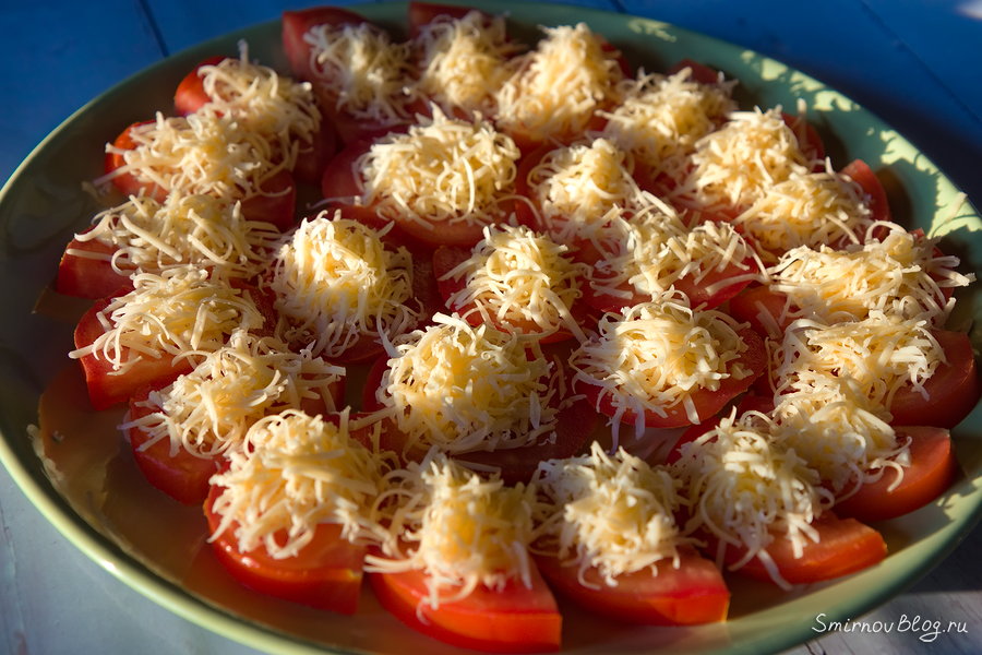 «Мухоморы» — вкусная закуска из помидор