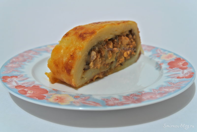 Картофельный рулет с фаршем или мусака-ролл