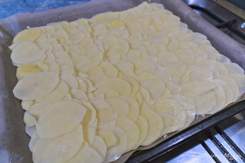 Картофельный рулет с фаршем или мусака-ролл