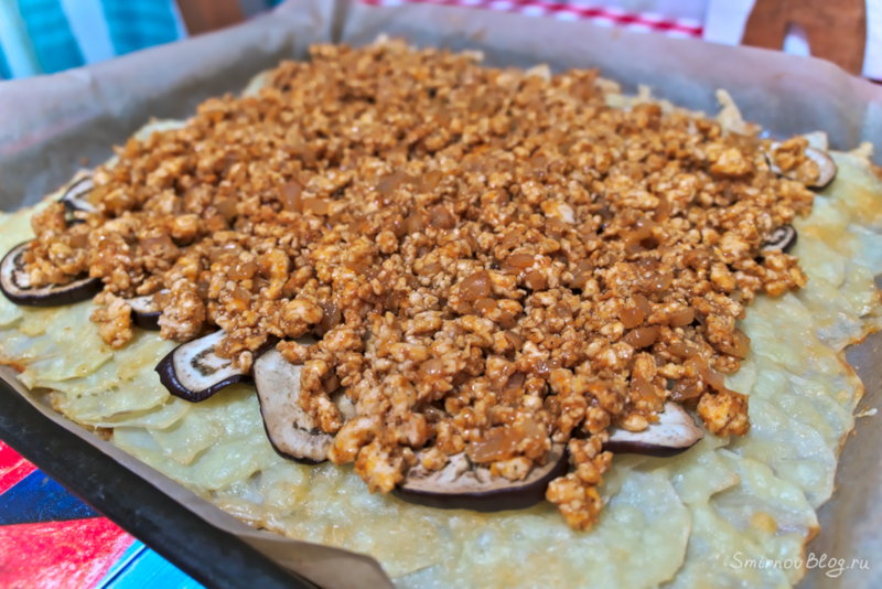 Картофельный рулет с фаршем или мусака-ролл