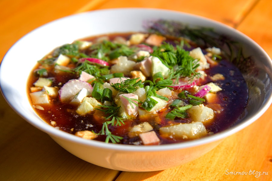 Вкусная окрошка на квасе с колбасой