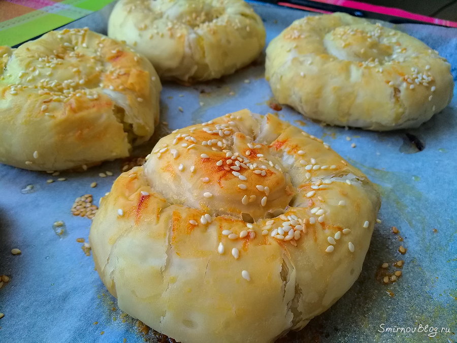 Рецепт пирожки «улитки» с капустой и тестом фило