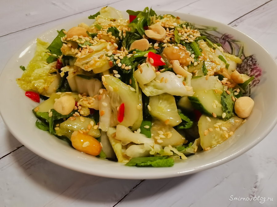 Салат из огурцов с имбирём, острым перцем и лаймом