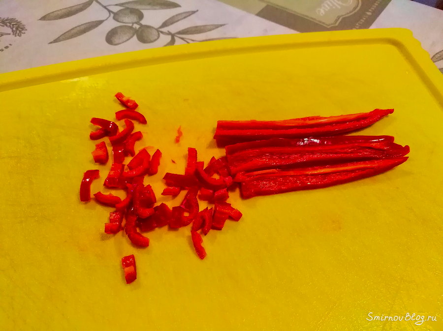 Салат из огурцов с имбирём, острым перцем и лаймом