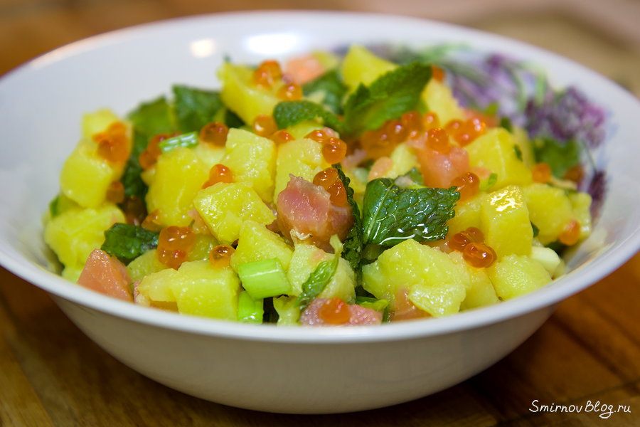 Салат с сёмгой и красной икрой