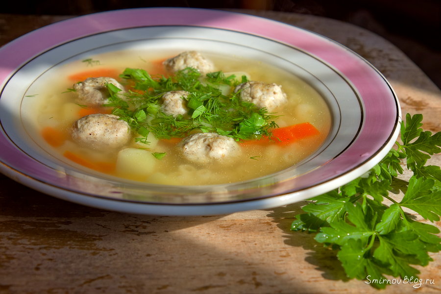 Вкусный суп с фрикадельками и вермишелью