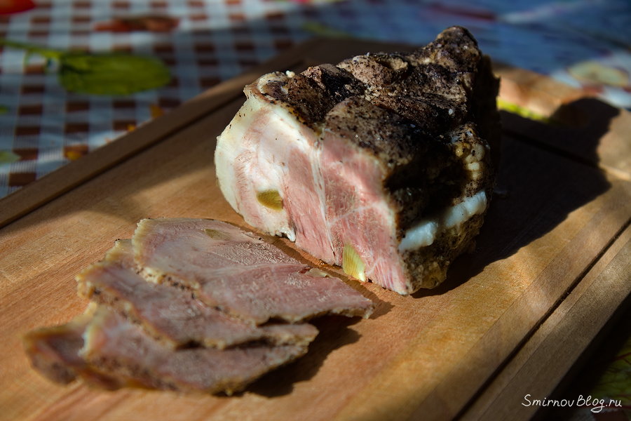 Запечённая в духовке свиная шейка