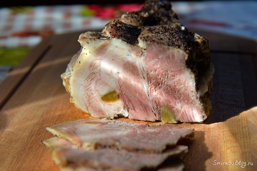 Запечённая в духовке свиная шейка