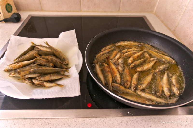 Жареная хамса или маленькие жареные рыбки. Рецепт