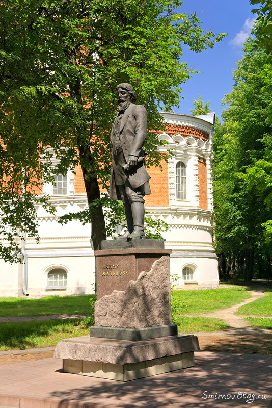 Памятник Акиму Мальцову. Владимирская обл., г. Гусь-Хрустальный