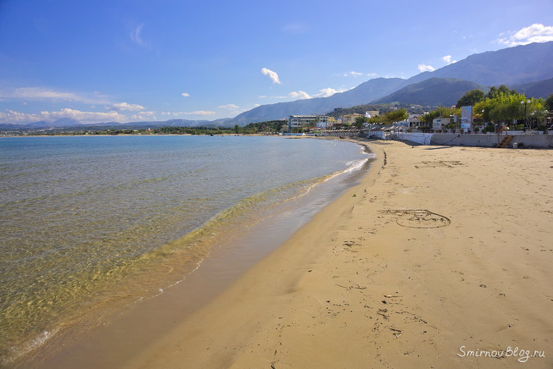 Осенняя прогулка вдоль пляжа