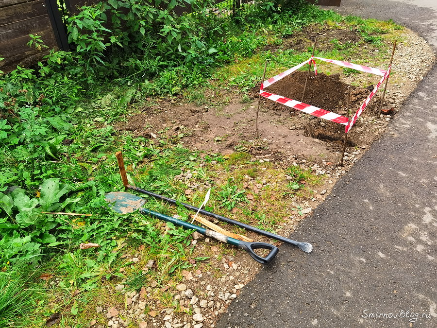 Поиск водопроводной трубы под землёй при помощи локатора (трассоискателя) Поиск водопроводной трубы под землёй при помощи локатора (трассоискателя)